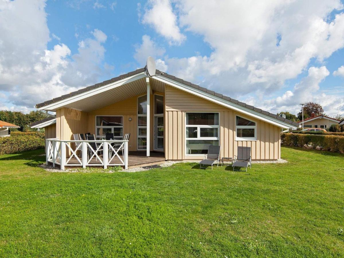 12 Person Holiday Home In Grömitz Exteriör bild