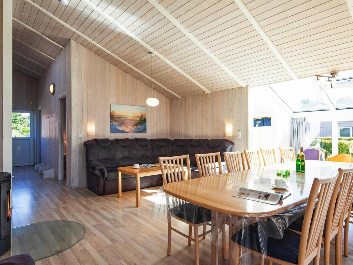 12 Person Holiday Home In Grömitz Exteriör bild