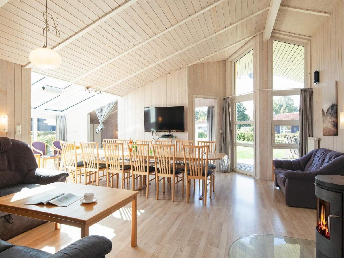 12 Person Holiday Home In Grömitz Exteriör bild