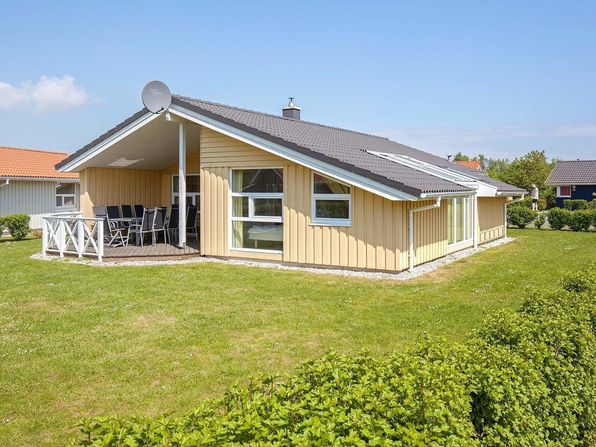 12 Person Holiday Home In Grömitz Exteriör bild