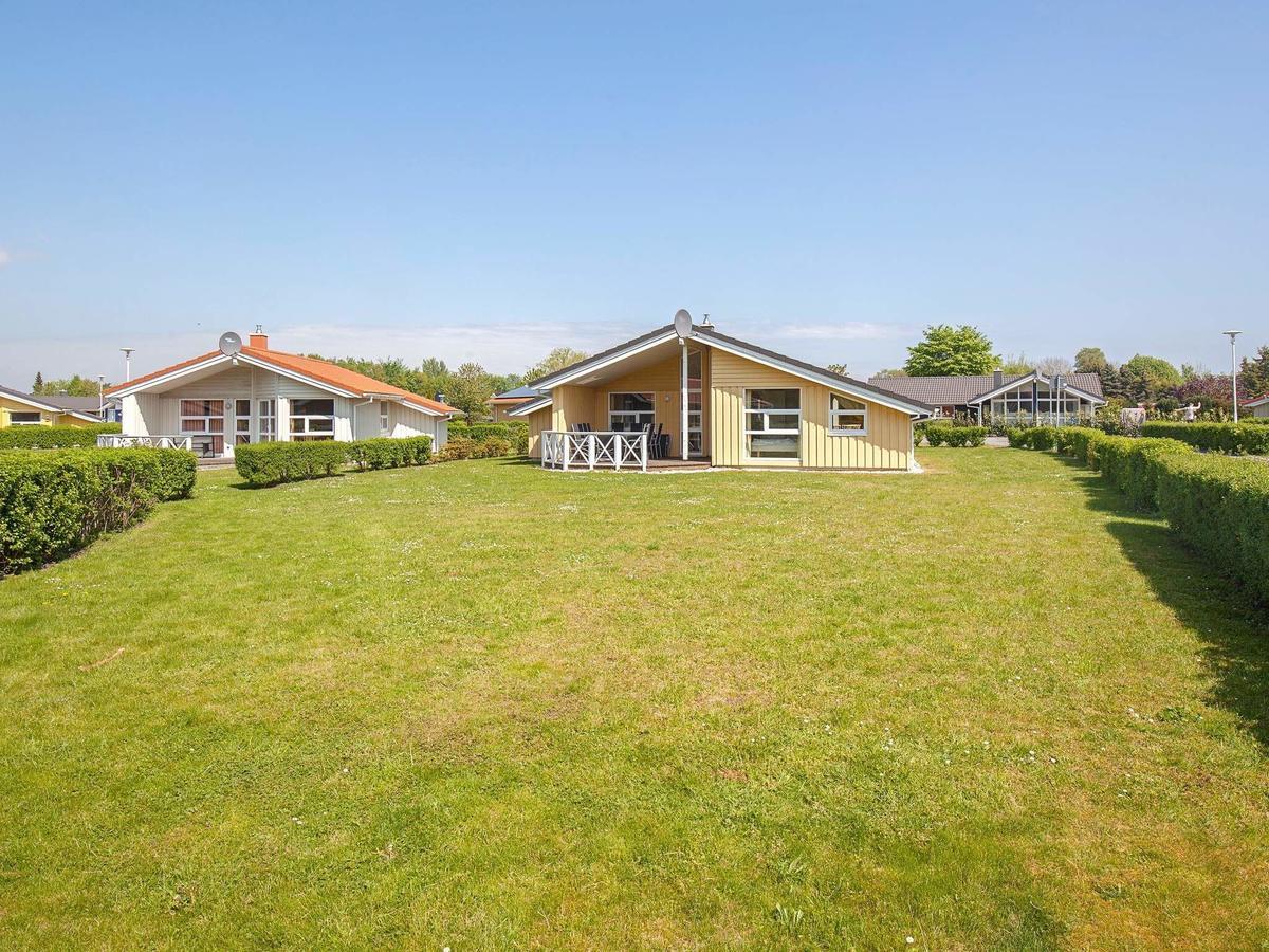 12 Person Holiday Home In Grömitz Exteriör bild