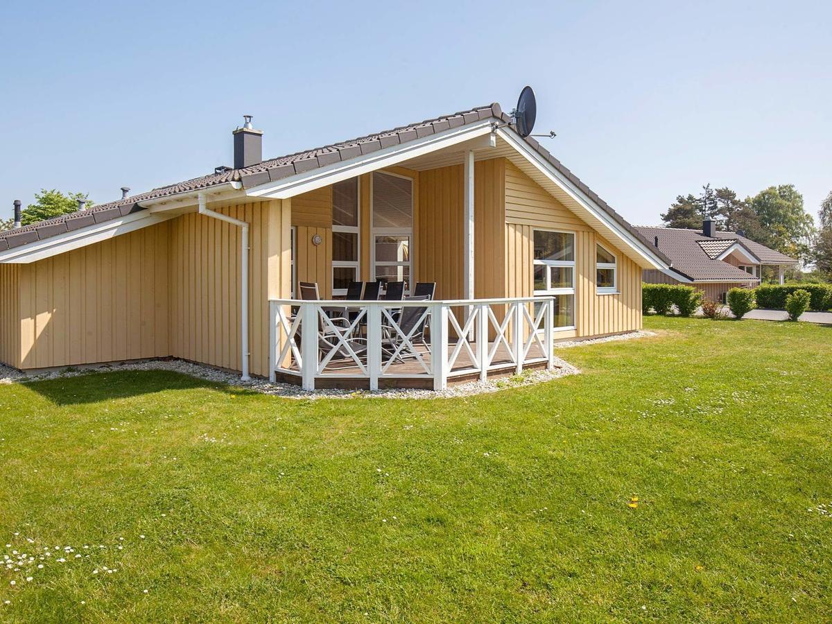 12 Person Holiday Home In Grömitz Exteriör bild