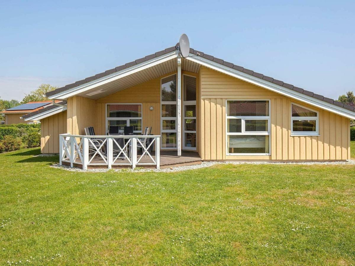 12 Person Holiday Home In Grömitz Exteriör bild